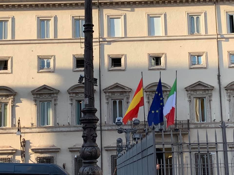 Bandiere a Palazzo Chigi
